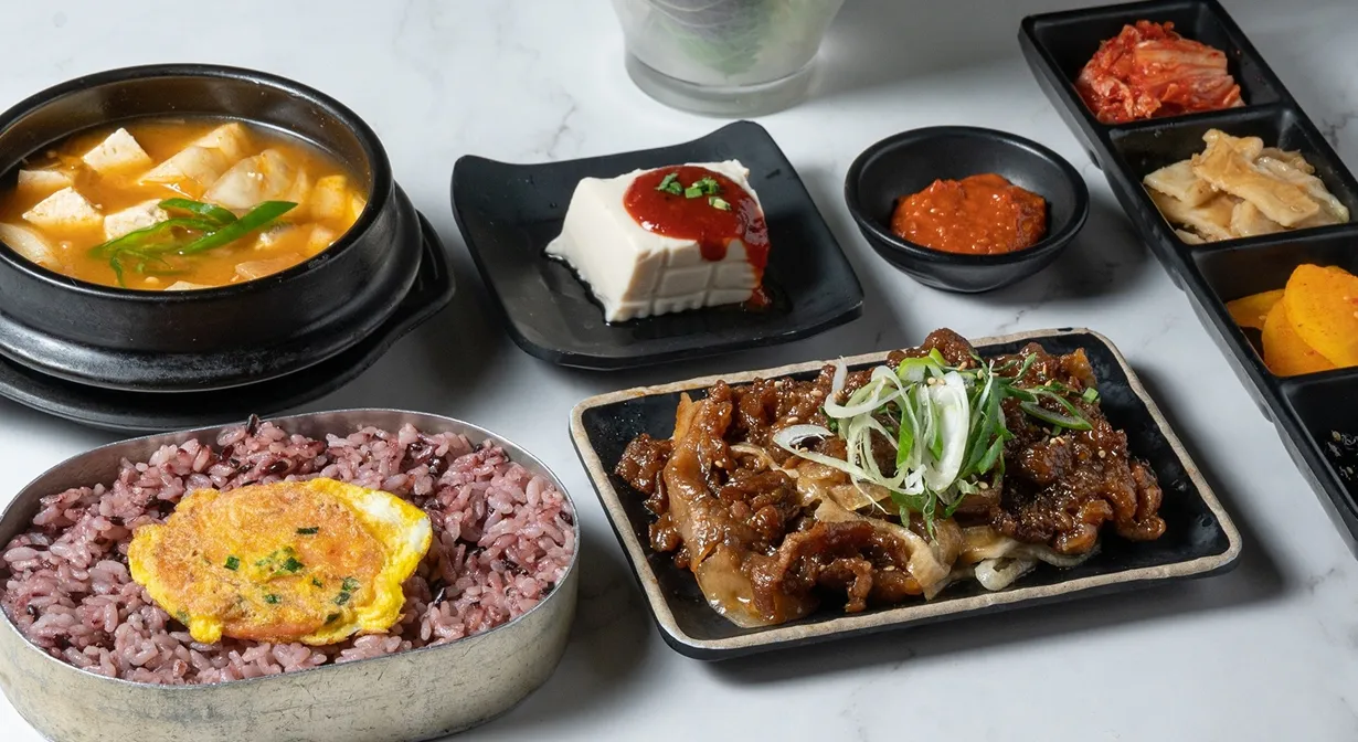 ムンスギミナリ食堂 弘大本店 / 문숙이미나리식당 홍대본점